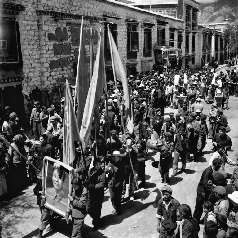 DORJE_Barkor struggle parade